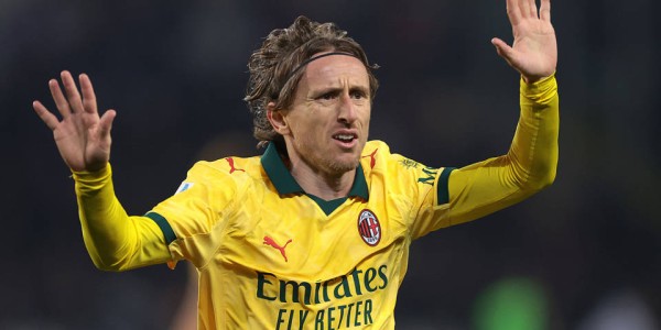 皇马后悔么？40岁魔笛仍不老！助米兰领跑意甲+连续10轮踢满全场