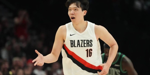 杨翰森补篮暴扣！出战4分47秒 贡献2分1板1抢断