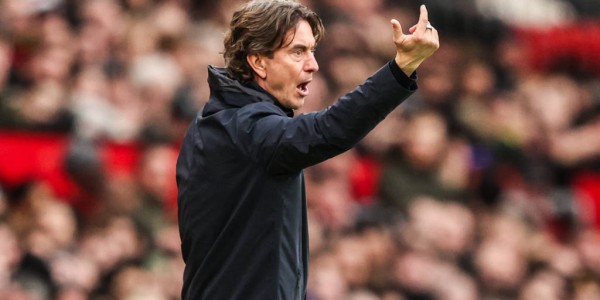 英超第25轮：B费解锁造200球姆伯莫建功 罗梅罗直红 曼联2-0十人热刺