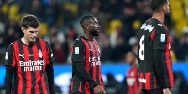 AC米兰赛季风雨飘摇！杯赛双线全失，意甲若无冠将面临彻底失望