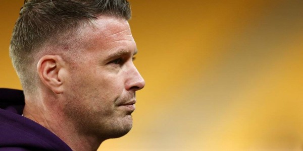 曼联伤病危机加剧，一月转会策略引发热议