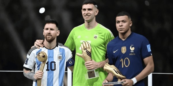 姆巴佩受伤内幕曝光，反向梅西举动很掉价，揭梅西有多强