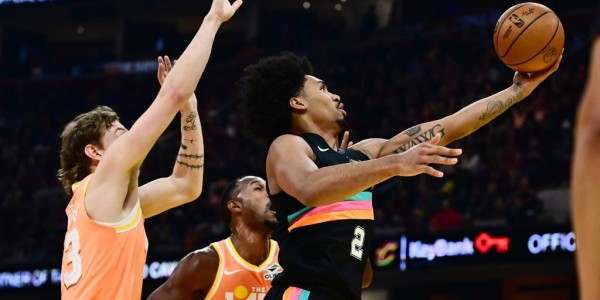 米切尔28+8福克斯25+5+9 骑士第三节追25分逆转马刺